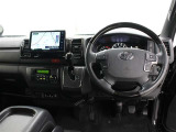 運転席廻りです。