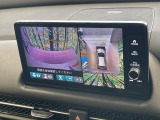 【マルチビューカメラシステム】専用のカメラにより、上から見下ろしたような視点で360度クルマの周囲を確認することができます☆死角部分も確認しやすく、狭い場所での切り返しや駐車もスムーズに行えます。