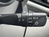 【オートライト(AUTO)】外の明るさをシステムが感知して、自動でヘッドライトが点灯します!ヘッドライトをつけ忘れを防ぐ便利機能です。