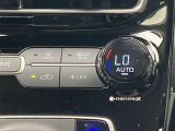オートエアコンは温度を設定するだけで、自動で風量などを設定してくれます。運転しながら操作も必要ないので、安全性も向上します。