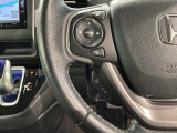 ステアリングにオーディオ操作スイッチが付いています。オーディオ画面に直接タッチしなくても操作が出来ますので、運転に集中できます。