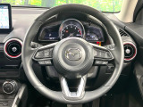 インテリアに合わせたデザインのステアリングは、運転される方のことも考え、運転しやすい形状、大きさです。是非一度、実際に触ってお確かめください。