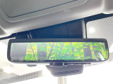 【デジタルインナーミラー】後席の大きな荷物や同乗者で後方が確認しづらい時でも安心!カメラが撮影した車両後方の映像をルームミラー内に表示。クリアな視界で状況の確認が可能です!