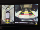 バックカメラの他に上から見下ろしたような画像が見れるアラウンド(全方位)モニター。前後左右を把握できる、すごい機能が装備されています!