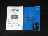 カギをバッグやポケットに入れたままでもドアロックの開閉やエンジン始動ができる『スマートキー』付き!暗くなってもキー穴を捜す必要が無くとっても便利ですから人気の装備です!