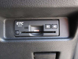 ETCももちろん搭載。いちいち料金所で停車する必要なんて当然ないです。スムーズにストレスなくドライブをお楽しみください。(※支払総額にセットアップ費用は含まれておりません。)