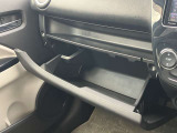車検証なども収納できる大型のグローブボックスは、使い勝手もよく役立ちます!