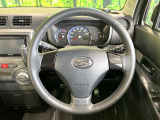 インテリアに合わせたデザインのステアリングは、運転される方のことも考え、運転しやすい形状、大きさです。是非一度、実際に触ってお確かめください。