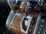 アルファードのCVTは、軽い力で切り替えられるため、発進から駐車までストレスのない操作感が魅力です