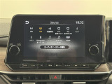 【純正9インチナビ】Nissan Connectに対応した人気の純正OP・9インチナビを装備。存在感のある大画面はインパクトも大!ナビ利用時のマップ表示も見やすく、テレビは臨場感がアップ!