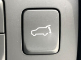 【パワーバックドア】スマートキーや運転席のボタンを押すだけでリアゲートが自動で開閉します!荷物を持っている時や、高い位置にあるバックドアを閉める際に便利な機能です♪