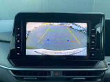【バックモニター】ギアをバック(R)レンジに入れると車内のモニターに、後方の状況を映し出します.夜間でも、カラーで明るく、見やすくなってます。