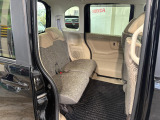 シート操作はレバー式で簡単です。背の高い荷物を積む時には便利な機能です