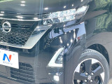 【LEDヘッドライト】悪天候や夜間走行時も良好な視界を確保し安心して運転できる高輝度LEDヘッドライトを装備!点灯速度が早く、消費電力も抑えられています。