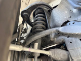 お車を安心してお乗りいただく為には、足回りの定期点検が欠かせません。サービスサポート(有償保証)では無料点検もご提供しており、安心のカーライフをお過ごしいただけるサポート体制が整っています。