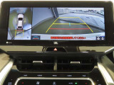 車両を上から見たような映像を映し出すパノラミックビューモニター付きです。