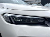 【LEDヘッドライト】悪天候や夜間走行時も良好な視界を確保し安心して運転できる高輝度LEDヘッドライトを装備!点灯速度が早く、消費電力も抑えられています。
