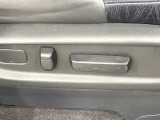 【パワーシート】スイッチ一つで簡単にシートの微調整が可能!電動だから力もいりません!快適なシートポジションにセットして、快適なドライブをお楽しみください。