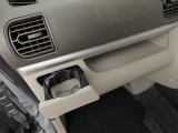 カップホルダーは運転席や助手席からちょうど手の届く位置です!!