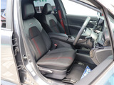 お車選びをお楽しみ頂けるよう、在庫車の展示スペースを十分に確保しております。