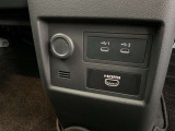 USBポートやHDMIが接続が可能になりますので携帯電話の充電やメディア機器にも接続が可能です!
