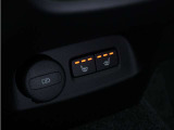 リアシートにもシートヒーターを装備。4席全てで独立した調整が可能です。