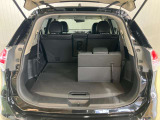 サードシートはコンパクトに格納できます!荷物や乗車人数に合わせてシートアレンジが可能です!