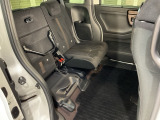 後席をはね上げれば、「もうひとつの荷室」が生まれます。