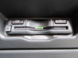 ETCももちろん搭載。いちいち料金所で停車する必要なんて当然ないです。スムーズにストレスなくドライブをお楽しみください。(※支払総額にセットアップ費用は含まれておりません。)