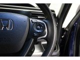 Hondaセンシングの機能のひとつ、アダプティブクルーズコントロール付!アクセルから足を離しても設定したスピードと前車との車間を保ち走行してくれます!車線維持もアシスト☆高速道路で疲労軽減ですね☆