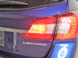 視界不良時の自車位置を後方の車両に認識を促すバックフォグを装備しています。