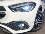 ●LEDヘッドライト:夜間走行時も良好な視界を確保し安心して運転できる高輝度LEDヘッドライトを装備!点灯速度が早く、消費電力も抑えられています。