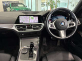 コックピットは、BMWらしくセンター・コンソールがドライバーに向けて傾けられた設計になっています。