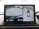 バックカメラの画像です。ガイドラインがスムースな車庫入れをサポートいたします。車庫入れの安心感がアップしますね。