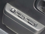 パワーウィンドウを装備しております!助手席ウィンドウの閉め忘れも運転席で解決できます♪