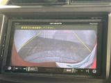 【バックモニター】後ろのカメラの映像をモニターに映し出すことができます!後方の見えない死角や、障害物との距離感をしっかり確認することができます!駐車が苦手な方におすすめです。