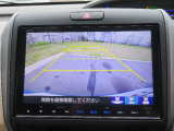 車庫入れ・駐車を安心サポート!バックカメラ装備です。