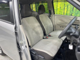運転席シート廻りは使用感も少なく、良好な状態となっています。前オーナー様が丁寧に使っていたことがよくわかりますね。