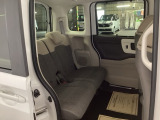 ホンダ車の低床ボディは、チャイルドシートへのお子さまの乗降や荷物の積載もスムーズ。座り心地が良く、快適なドライブを楽しんでいただけます。