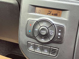 お好みの温度に合わせれば自動的に調節、オートエアコン装備。年中快適な車内。
