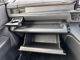 【グローブボックス】大容量のグローブボックスです!!車検証ケース他、日頃使う小物類の収納スペースもたくさんあります!