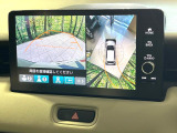 【マルチビューカメラシステム】専用のカメラにより、上から見下ろしたような視点で360度クルマの周囲を確認することができます☆死角部分も確認しやすく、狭い場所での切り返しや駐車もスムーズに行えます。