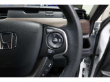 Hondaセンシングの機能のひとつ、アダプティブクルーズコントロール付!アクセルから足を離しても設定したスピードと前車との車間を保ち走行してくれます!車線維持もアシスト☆高速道路で疲労軽減ですね☆