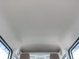 天井の状態も良好です。タバコを吸っていた車は、天井の色が変色してしまっているものもあります。中古車探しの際は、天井の状態も重要なポイントですよ!