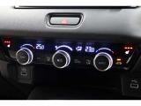 運転席と助手席の温度設定の変更が可能な左右独立タイプのデュアルエアコンです♪♪♪暑がりな人・寒がりな人も誰もが車内を快適にお過ごしいただけます♪♪♪