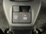 【電動パーキングブレーキ+オートブレーキホールド機能】 指先だけで簡単に操作が可能なパーキングブレーキ、スイッチを押すとブレーキペダルから足を離してもブレーキを保持できるオートブレーキホールド搭載。