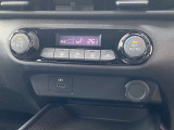 車内の温度管理がワンタッチで簡単に出来るのがオートエアコンです。これでいつでも快適ドライブが出来ますね!