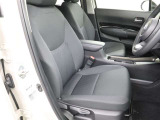 包み込むようなホールド感のあるシートでお車の操作性だけでなく、運転中の疲れも軽減!長時間の運転やお体をしっかりサポートします!