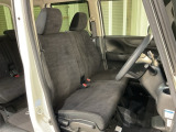 乗降がしやすい運転席。高さが調節できて小柄な方でも運転しやすいポジションをとることができます。