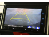 バックカメラが装備されており、後方の安全確認はもちろんのこと狭い場所での駐車や雨の日・夜間など視界の悪いコンディションでのストレスの軽減にもなります!